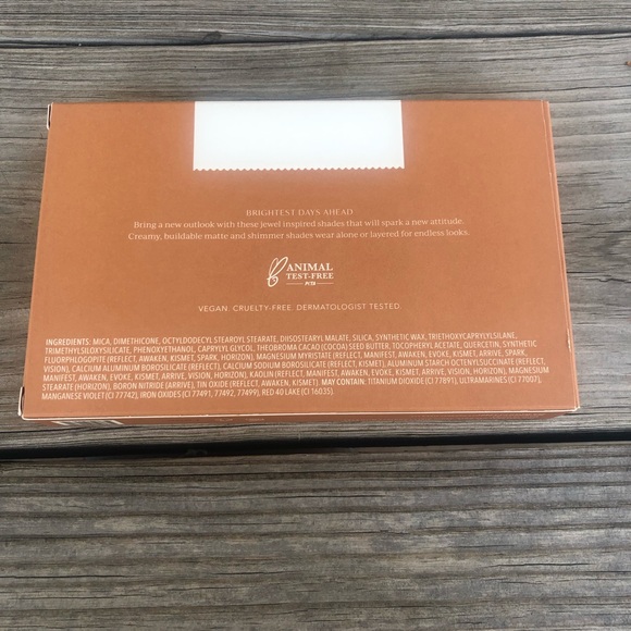 COMPLEX CULTURE BEAUTY Future’s So Bright Eyeshadow Palette - Picture 6 of 9